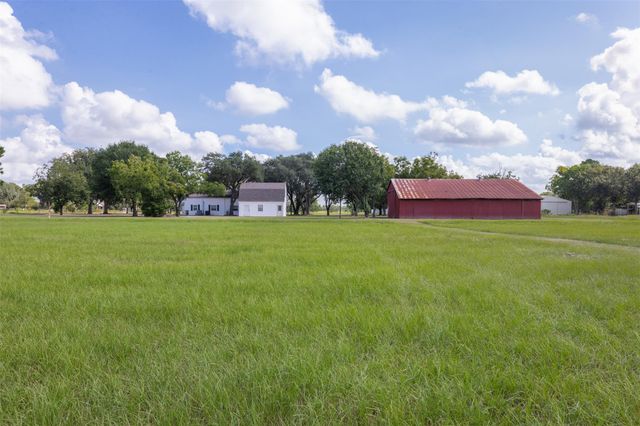 1713 Woody Lane, Sealy, TX 77833