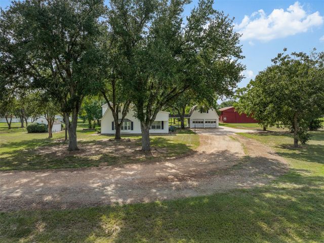1713 Woody Lane, Sealy, TX 77833