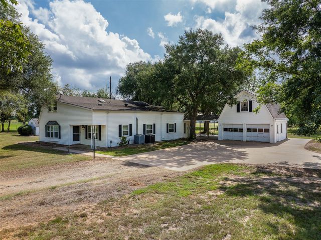 1713 Woody Lane, Sealy, TX 77833