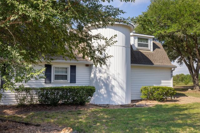 1713 Woody Lane, Sealy, TX 77833