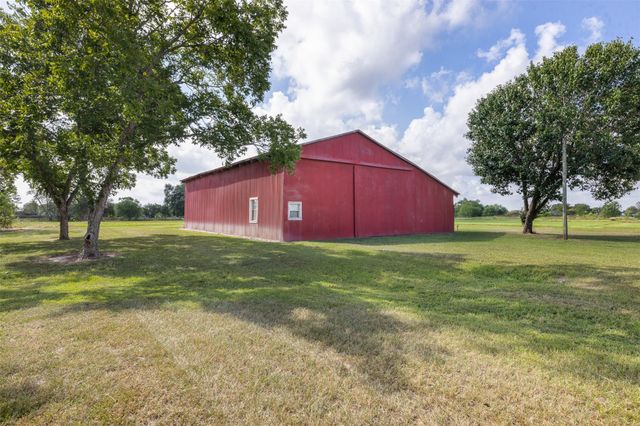 1713 Woody Lane, Sealy, TX 77833