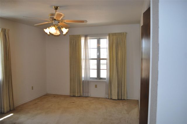 1713 Woody Lane, Sealy, TX 77833