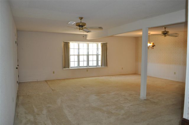 1713 Woody Lane, Sealy, TX 77833