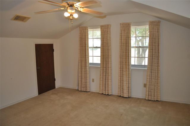 1713 Woody Lane, Sealy, TX 77833