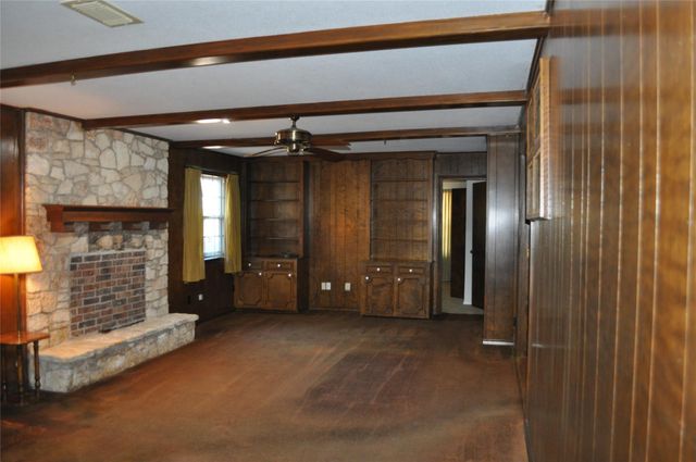 1713 Woody Lane, Sealy, TX 77833