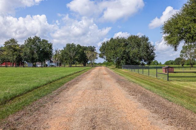 1713 Woody Lane, Sealy, TX 77833