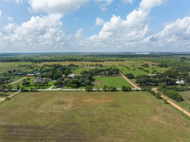 1713 Woody Lane, Sealy, TX 77833
