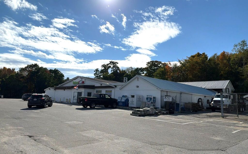 21, 27, 33 Depot Square, Mechanic Falls, ME 04256 — exterior