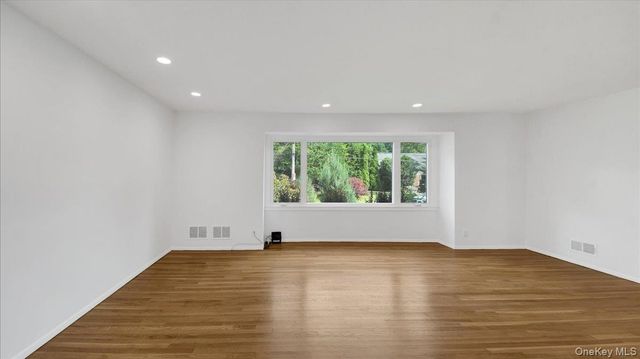 118 Van Etten Boulevard, New Rochelle, NY 10804