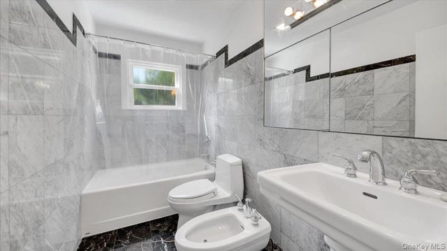 118 Van Etten Boulevard, New Rochelle, NY 10804