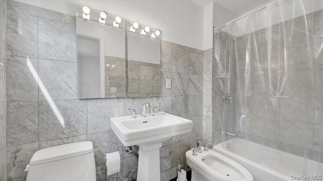 118 Van Etten Boulevard, New Rochelle, NY 10804