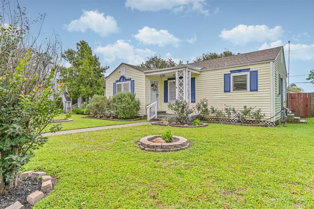 4817 Alamo Drive, Galveston, TX 77551