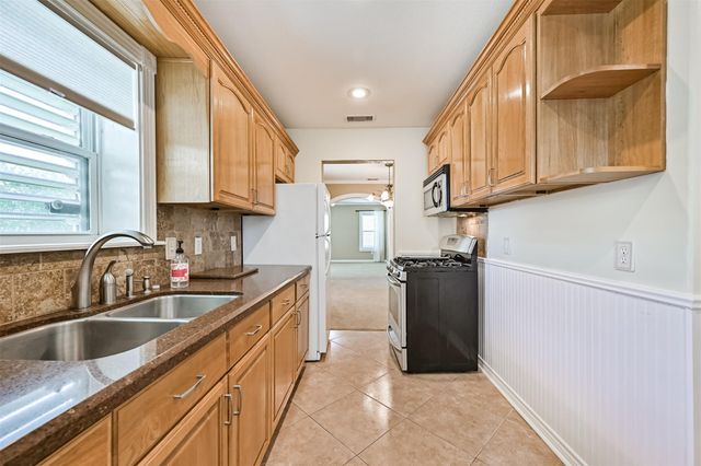 4817 Alamo Drive, Galveston, TX 77551