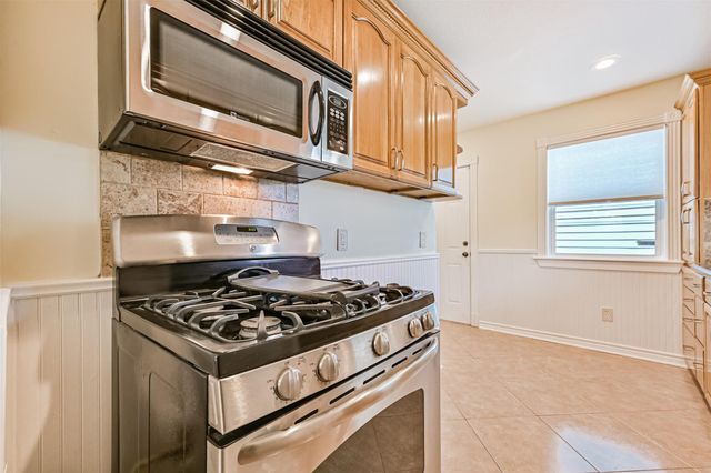 4817 Alamo Drive, Galveston, TX 77551