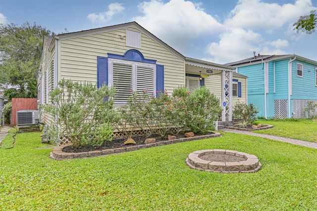4817 Alamo Drive, Galveston, TX 77551