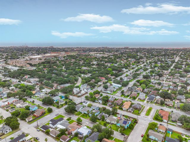 4817 Alamo Drive, Galveston, TX 77551