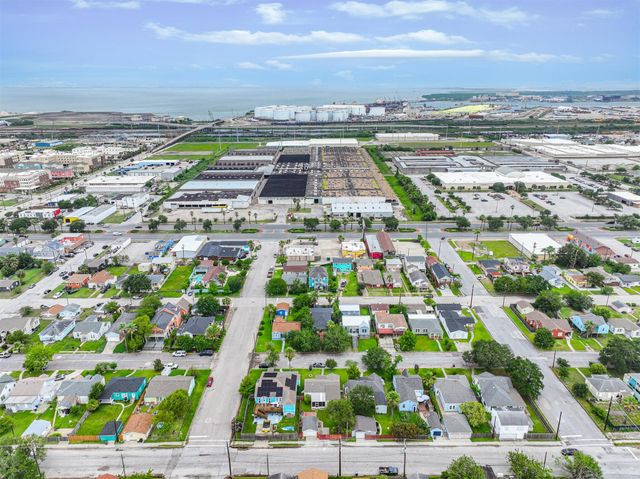 4817 Alamo Drive, Galveston, TX 77551