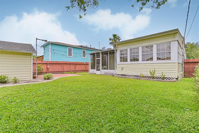 4817 Alamo Drive, Galveston, TX 77551