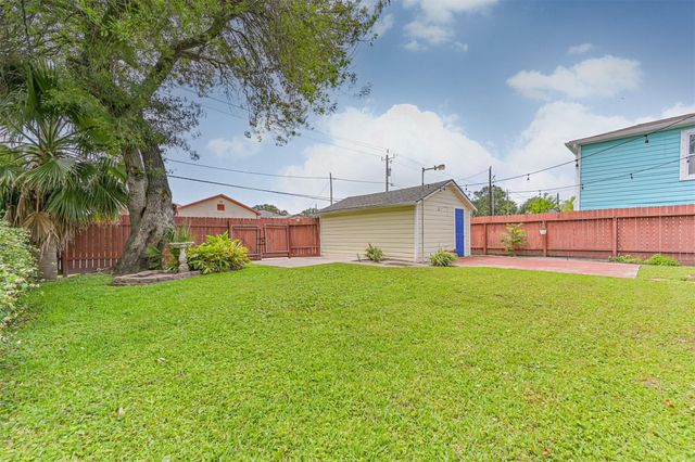 4817 Alamo Drive, Galveston, TX 77551
