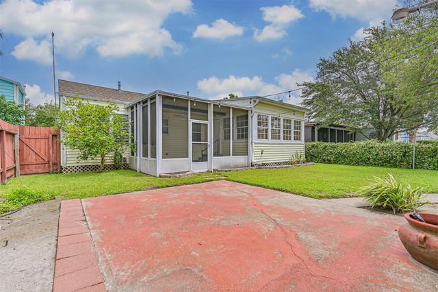 4817 Alamo Drive, Galveston, TX 77551