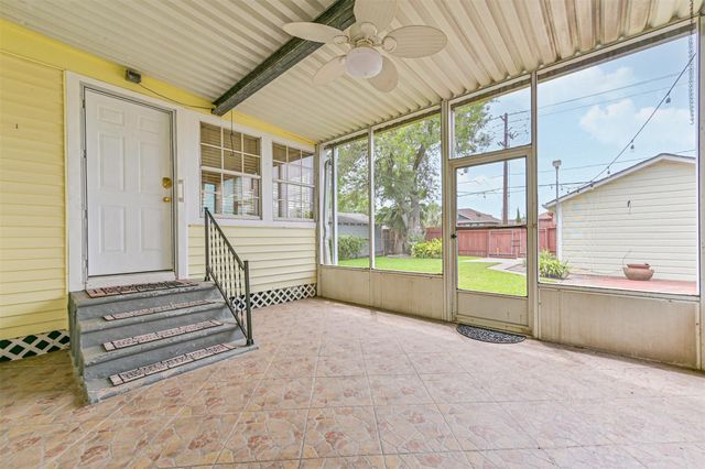 4817 Alamo Drive, Galveston, TX 77551