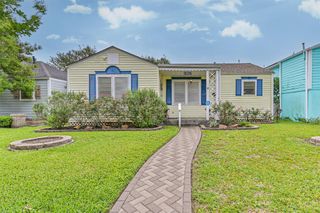 4817 Alamo Drive, Galveston, TX 77551