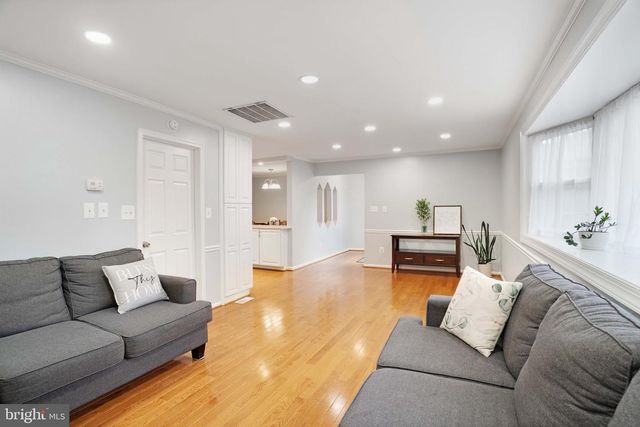 7558 PARK LN, Annandale, VA 22003