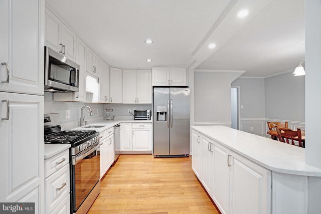 7558 PARK LN, Annandale, VA 22003