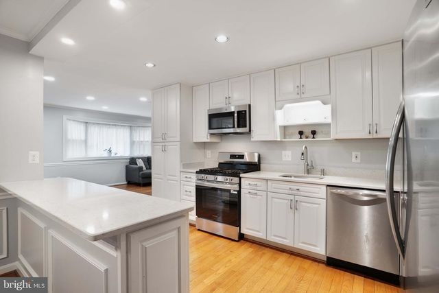 7558 PARK LN, Annandale, VA 22003