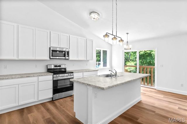 1724 Twelve Oaks Place, Pevely, MO 63070