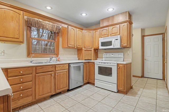 53882 Barrington Lane, Bristol, IN 46507