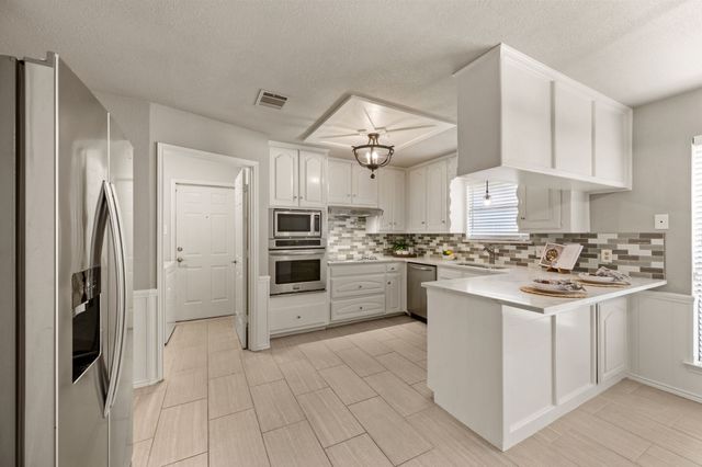 2509 Woodfield Way, Bedford, TX 76021