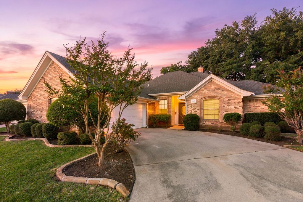 2509 Woodfield Way, Bedford, TX 76021