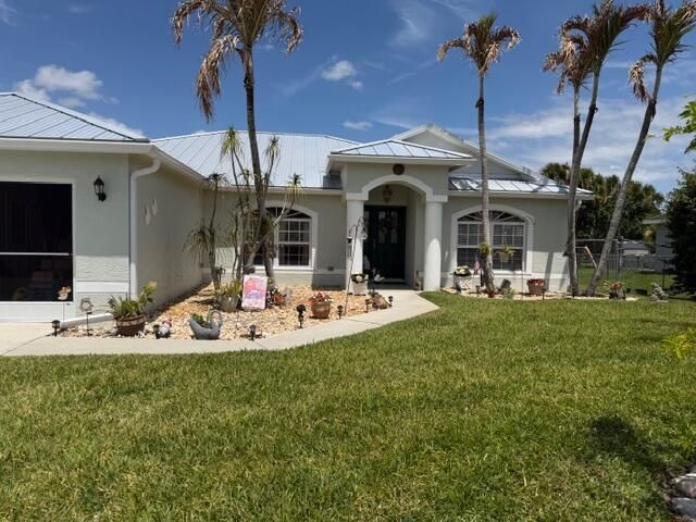 925 SW Worcester Lane SW, Port St. Lucie, FL 34953