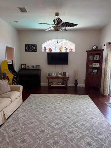 925 SW Worcester Lane SW, Port St. Lucie, FL 34953