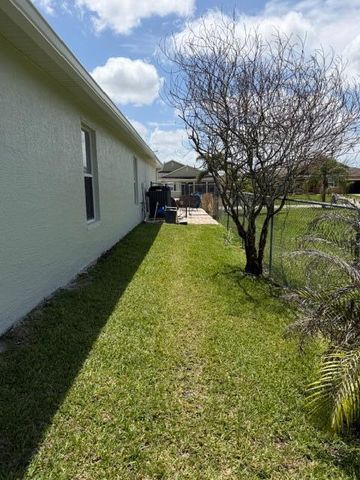 925 SW Worcester Lane SW, Port St. Lucie, FL 34953