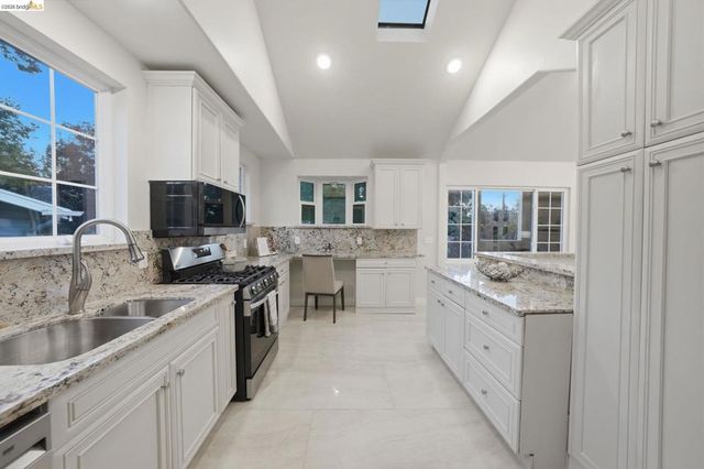 3426 Pierson St, Oakland, CA 94619