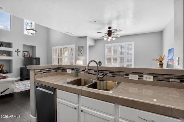 7445 E EAGLE CREST Drive 1056, Mesa, AZ 85207