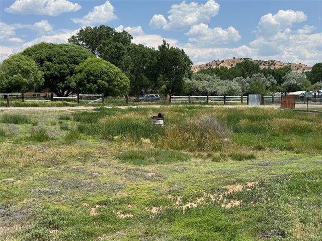 6 Calle Martinez A, Santa Cruz, NM 87567