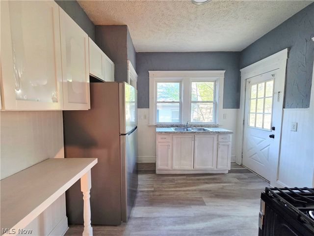 2125 W 81st Street, Cleveland, OH 44102