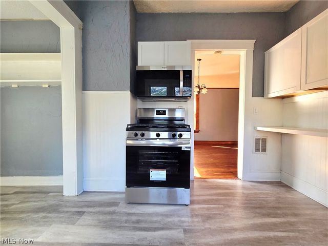 2125 W 81st Street, Cleveland, OH 44102