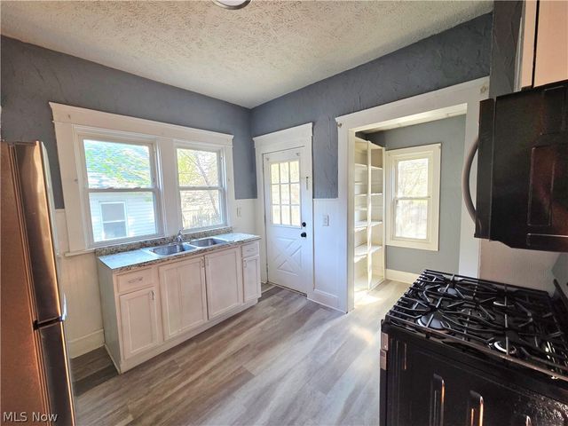 2125 W 81st Street, Cleveland, OH 44102