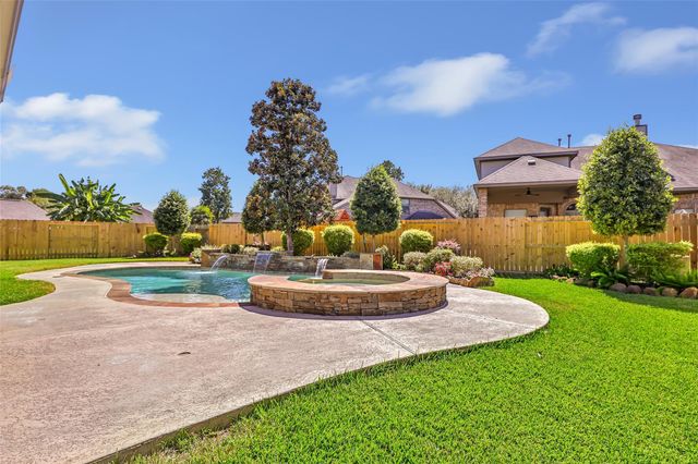 14706 Castle Cove Lane, Houston, TX 77044