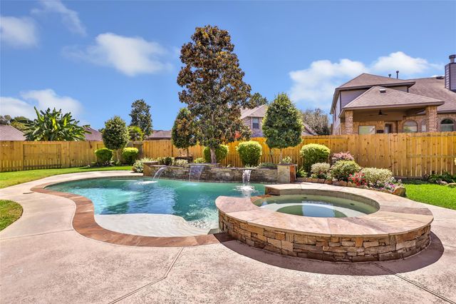 14706 Castle Cove Lane, Houston, TX 77044