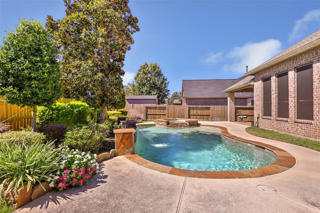 14706 Castle Cove Lane, Houston, TX 77044