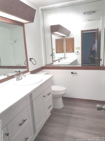 4202 W Shadow Oak Woods, San Antonio, TX 78249