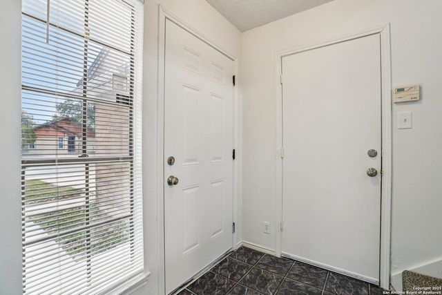 6222 Candleview Ct, San Antonio, TX 78244