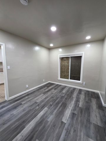 5748 Nina Way, Sacramento, CA 95824