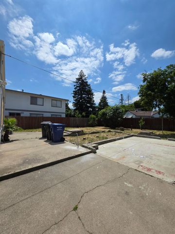 5748 Nina Way, Sacramento, CA 95824