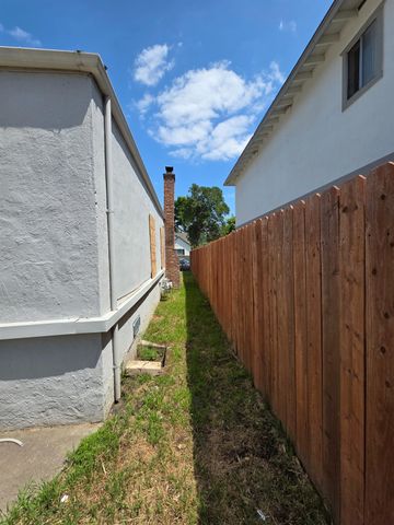 5748 Nina Way, Sacramento, CA 95824